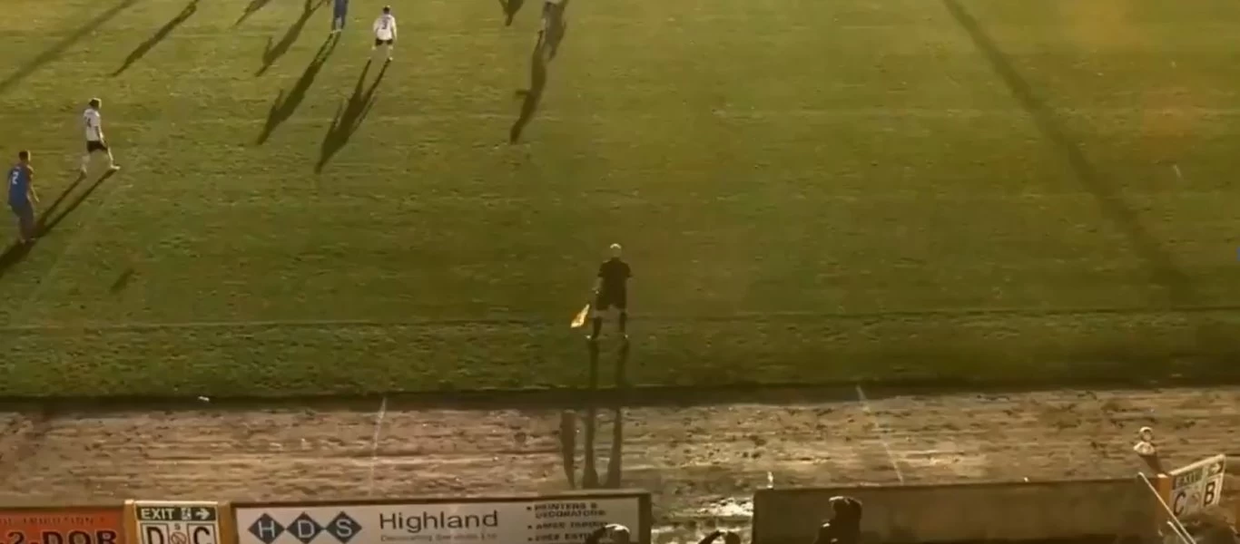 Ρομπότ-κάμερα μπέρδεψε την φαλάκρα του επόπτη με... την μπάλα! (βίντεο)